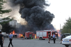Panika u Banjaluci: Vatrogasci nadljudskim naporima pokušavaju spriječiti širenje požara prema kućama