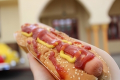 Amerikanac pojeo 76 hot dogova za 10 minuta