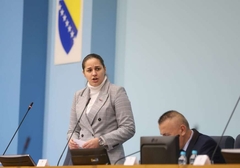 Pila alkohol, gledala u telefon i vozila službeno vozilo: Da li Anja Ljubojević treba da podnese ostavku na mjesto potpredsjednika NSRS