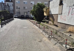 Postavili stubiće: Kraj nepropisnom parkiranju u bijeljinskoj ulici