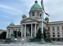 SKUPŠTINA SRBIJE OGRAĐENA Trenutno u Pionirskom parku mirno