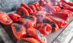 Kako najlakše oguliti pečene paprike: Trikovi baka koji štede vrijeme i čuvaju ukus