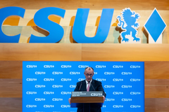 Merc uporedio Merkel sa Čemberlenom, a Putina sa Hitlerom: "Trebalo je da znamo"