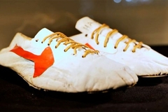 Na aukciji prve ručno rađene Nike patike