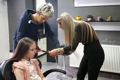 Humanost na djelu: Vlaseničanke donirale kosu za perike bolesnoj djeci