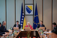 Političari pakuju kofere, ostavljaju gomilu nezavršenog posla