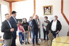 “IMA VELIKO SRCE": Humanitarac Miroslav Kojadinović darovao dvije višečlane porodice iz Lopara