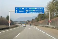 Primao austrijsku penziju, a ilegalno prevozio putnike minibusom: Utajio 100.000 evra poreza