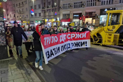 Studenti krenuli na protest ispred RTS-a, nose transparent "Trulo do srži, izađi i podrži"