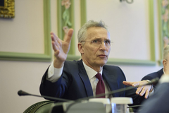 Stoltenberg: Ukrajincima dozvoliti upotrebu NATO oružja za mete unutar Rusije