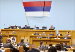 Srpska na prekretnici: Počinje proces donošenja novog ustava, uvode se vojska i specijalni sud