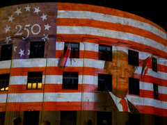 Palata Republike u bojama američke zastave