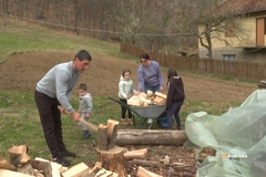 Mirko i Stojanka iz Ugljevika ostvarili san, imaju četvoro djece: “Učimo ih da budu čestiti i dobri ljudi” (FOTO)