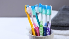Stomatolog: Niste ni svjesni šta se nalazi na vašoj četkici za zube