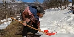 Baka iz BiH objasnila kako se čisti snijeg