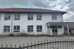 Nastavnik iz Gacka napadnut na času: Roditelj ga uhvatio za vrat i zaprijetio