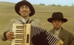 Evo kako danas izgleda i čime se bavi dječak iz filma "Ko to tamo peva"