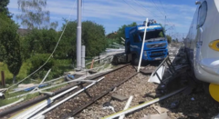 Nesreća kod granice BiH: Kamion podletio pod voz, poginula jedna osoba