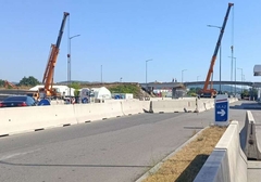 Novi nadvožnjak stigao u Trn: Nakon rušenja starog, postavljena nova konstrukcija na brzoj cesti