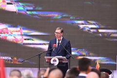 Vučić: Istorijski trenutak zahtijeva od srpskog naroda da se ujedini pod trobojkom