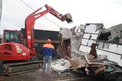 Stanivuković ispunio obećanje: Počelo RUŠENJE "Kajak terase"
