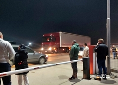 Detalji nesreće kod Bijeljine: Vozač izašao iz kamiona pa ga usmrtilo vozilo (FOTO)