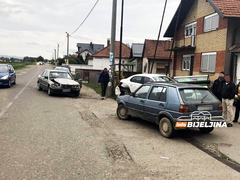 Batković kod Bijeljine: Mercedesom se zakucao u dva parkirana auta, naduvao 2,07 (FOTO)