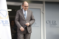 Obustavljene isplate SNSD-u i Ujedinjenoj Srpskoj iz budžeta, po Šmitovoj odluci