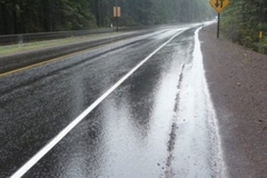  Vozači oprez - kolovozi mokri i klizavi