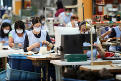 JAVNI SEKTOR SPISKA SVE ŠTO REALNI ZARADI: Dok državni sektor raste, privatnici se bore za opstanak