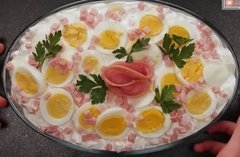 UŠTEDITE VRIJEME I NOVAC - NAJBOLJA SLAVSKA SALATA:  Skuvajte krompir i jaja, a ostale sastojke isjeckajte, pa ređajte