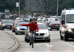 Biciklistima opet kacige