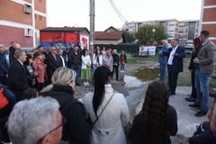 Dr Lazić i kandidati SNSD-a sa građanima obišli MZ Bogdanovića plac: Umjesto obećanja, ponudićemo kontinuiran i odgovoran rad i rezultate