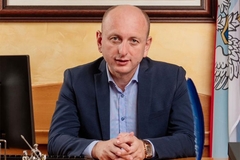 Milan Knežević napadnut na aerodromu