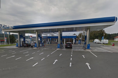 Žena se porodila na parkingu benzinske pumpe