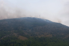 Požar kod Trebinja prijeti selu, helikopter u akciji