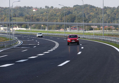 Vozači kažnjeni s 100 evra ako ne voze minimalnom brzinom od 120 km/h na auto-putu