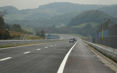 MIJENJAO GUMU PA GA POKOSIO AUTOMOBIL: U udesu na auto-putu Banjaluka - Doboj stradao žandarm Bojan Cvijić (42)
