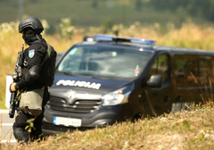 Policija traga za ZLOGLASNIM MILOM MESAROM i saradnikom: U Posušju zaplijenjen KOKAIN VRIJEDAN 200.000 KM i oružje
