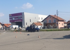 Sudar na raskrsnici u Bijeljini, učestvovali motocikl i vozilo (FOTO)