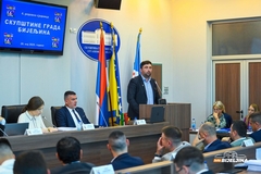 Žestoke optužbe na bijeljinskoj skupštini: “Budžet očerupan za 19 miliona, a gradonačelniku dato više para”(FOTO)