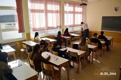 Krajem februara o mogućem produženju školskog časa