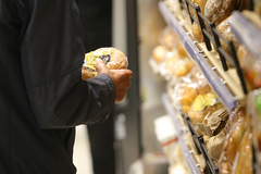 Tuđi kolači i hljeb nam slađi: Evo ŠTA SVE OD HRANE UVOZIMO iz bijela svijeta