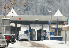 Graničnom policajcu iz Kostajnice prijete ubistvom jer je od vozača zatražio da skine grb s ljiljanima