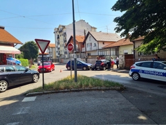 Saobraćajna nezgoda u Bijeljini, policija i Hitna na licu mjesta (FOTO)