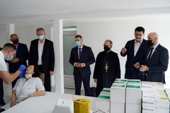 Miroslav Kojadinović donirao Domu zdravlja Lopare aparat za brzo testiranje antigena