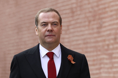 Medvedev nalog za hapšenje Putina uporedio sa toalet papirom