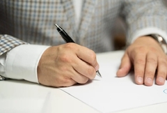 Motivisan i poslije tri decenije: Učitelj djeci u knjižicama ostavio pisamca, evo šta u njima piše