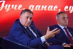 Dodik: Nastavljamo ulaganje u obrazovanje, djeca su najveća snaga Srpske