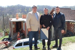 Podrška opštine Lopare samohranom ocu i ratnom vojnom invalidu u Pirkovcima